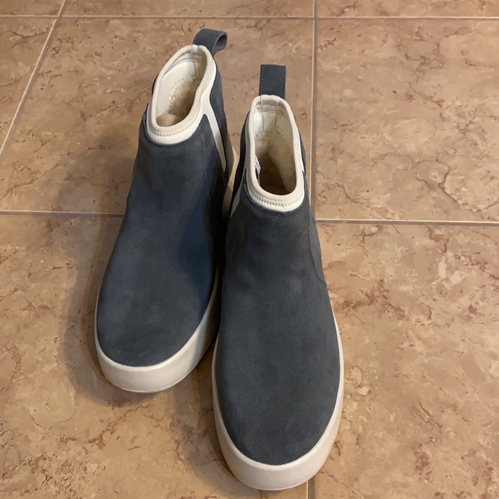 Gray uggs
